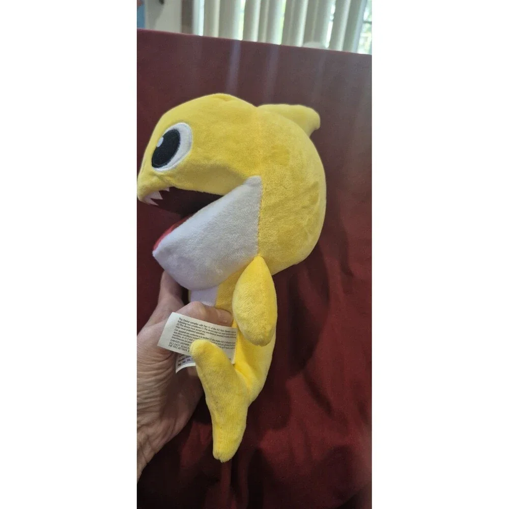 WowWee Pinkfong Yellow Baby Shark Musical Singing Hand Puppet Plush Toy Works